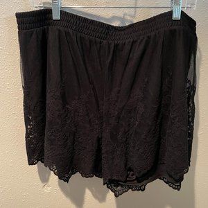 Torrid Size 2 Black Floral Lace Shorts NWOT